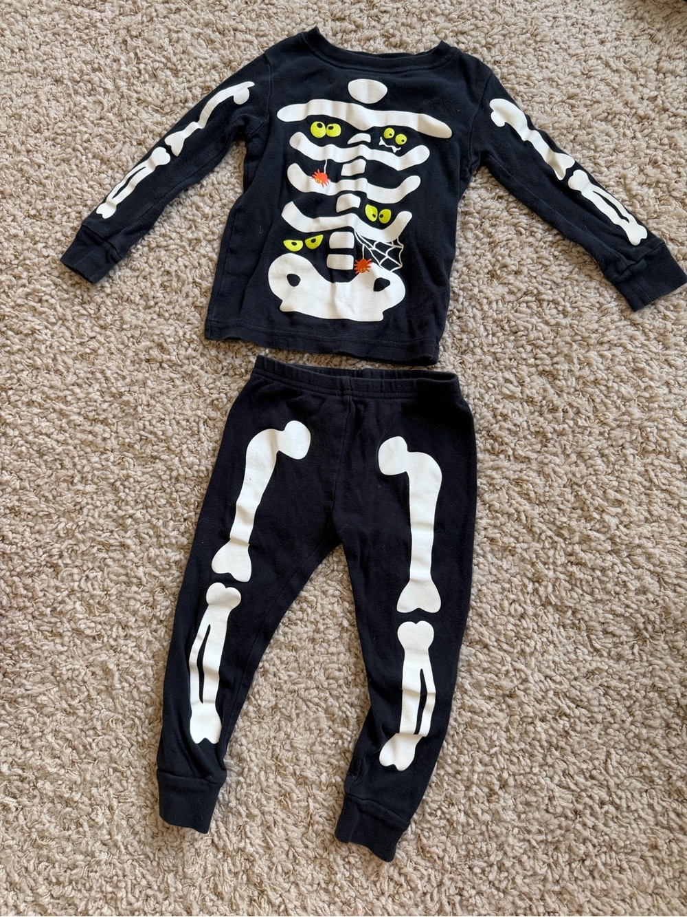 Toddler Boys Halloween Glow In The Dark Black Skeleton Pajamas with Yellow Eyes